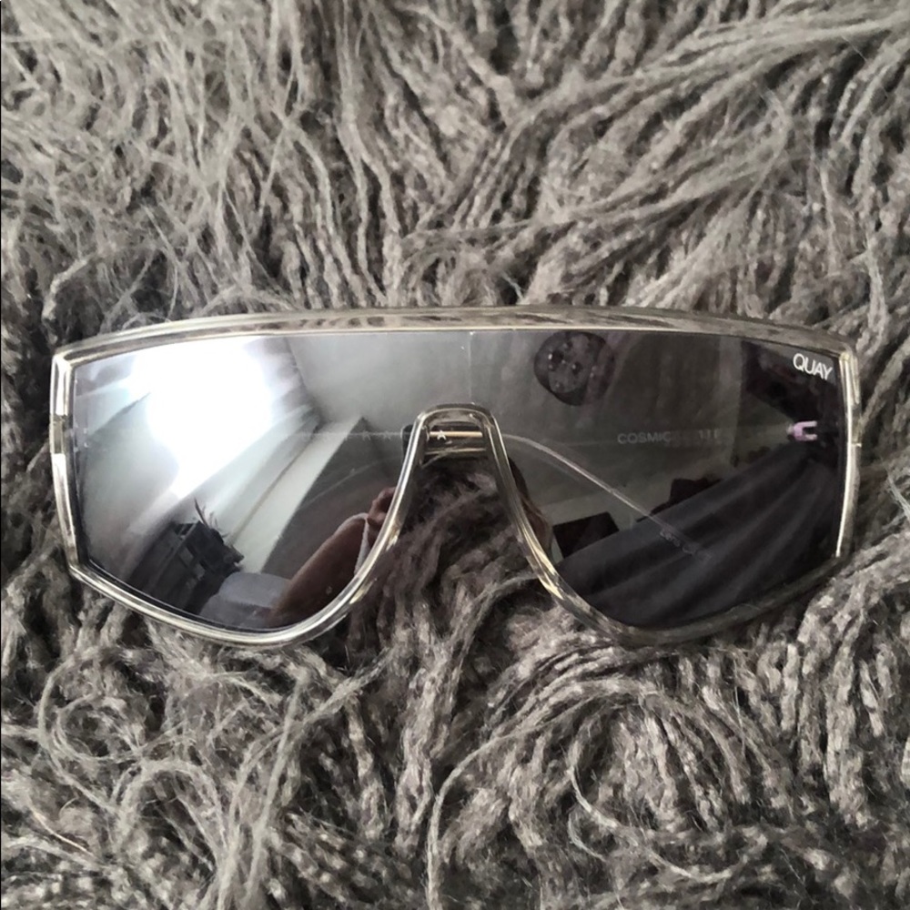 AUTHENTIC QUAY SHIELD SQUARE SUNGLASSES
